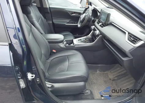 2021 Toyota Rav4 Xle z USA, uszkodzony, nr VIN 2T3P1RFV7MW154418